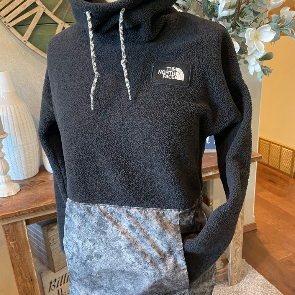 The North Face Black and Gray Pullover